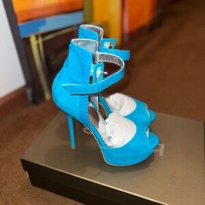 Bebe Heels ( Peacock Color )